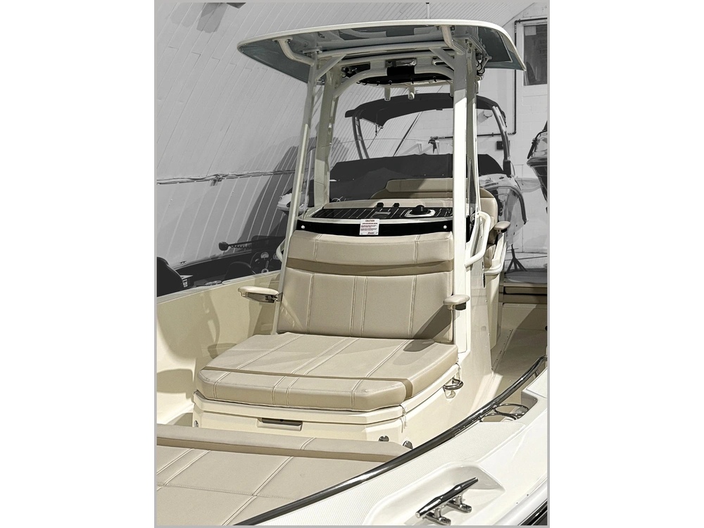 2025 Boston Whaler 220 Dauntless alt