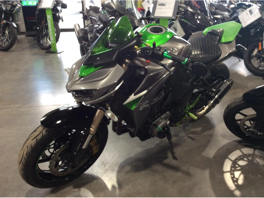 Kawasaki Z1000 2014 alt