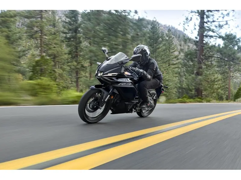 2026 Yamaha YZF-R3 PRE-COMMANDE