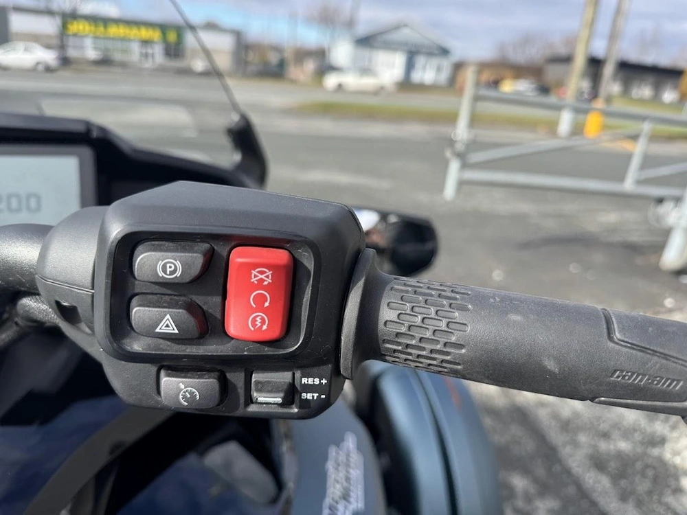 Can-am F3-t 2025 alt