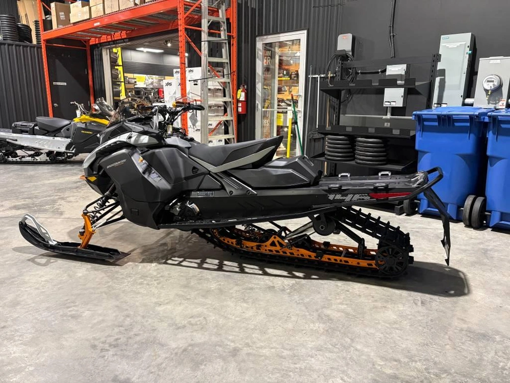 Ski-doo Backcountry Adrenaline (43'') 850 E-tec Storm 150 1.5'' E.s. 2026 alt