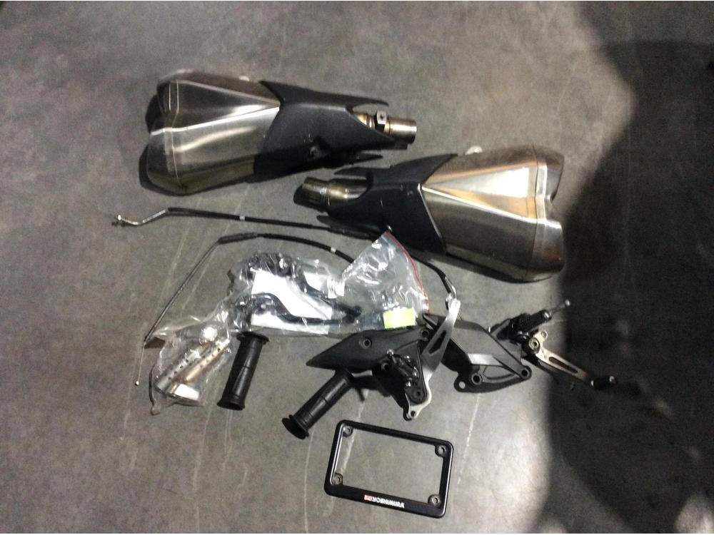 Kawasaki Z1000 2014 alt