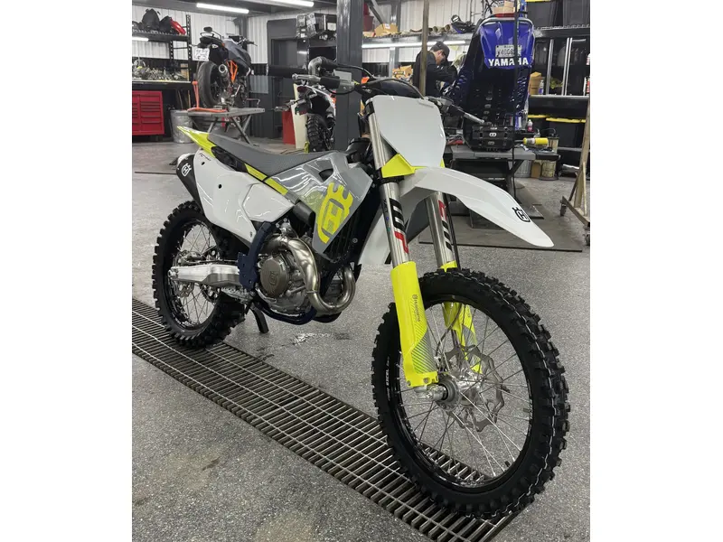 2024 Husqvarna FC 450 thumbnail 8