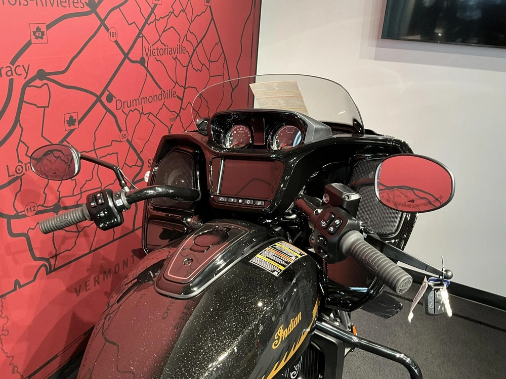 Indian Motorcycle Challenger Dark Horse 112 With Powerband Audio Package 2026 alt