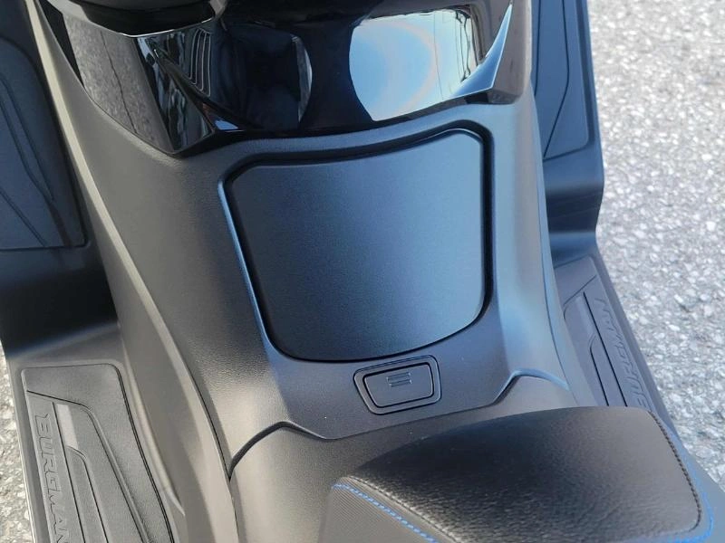 Suzuki Burgman 400 2025 alt