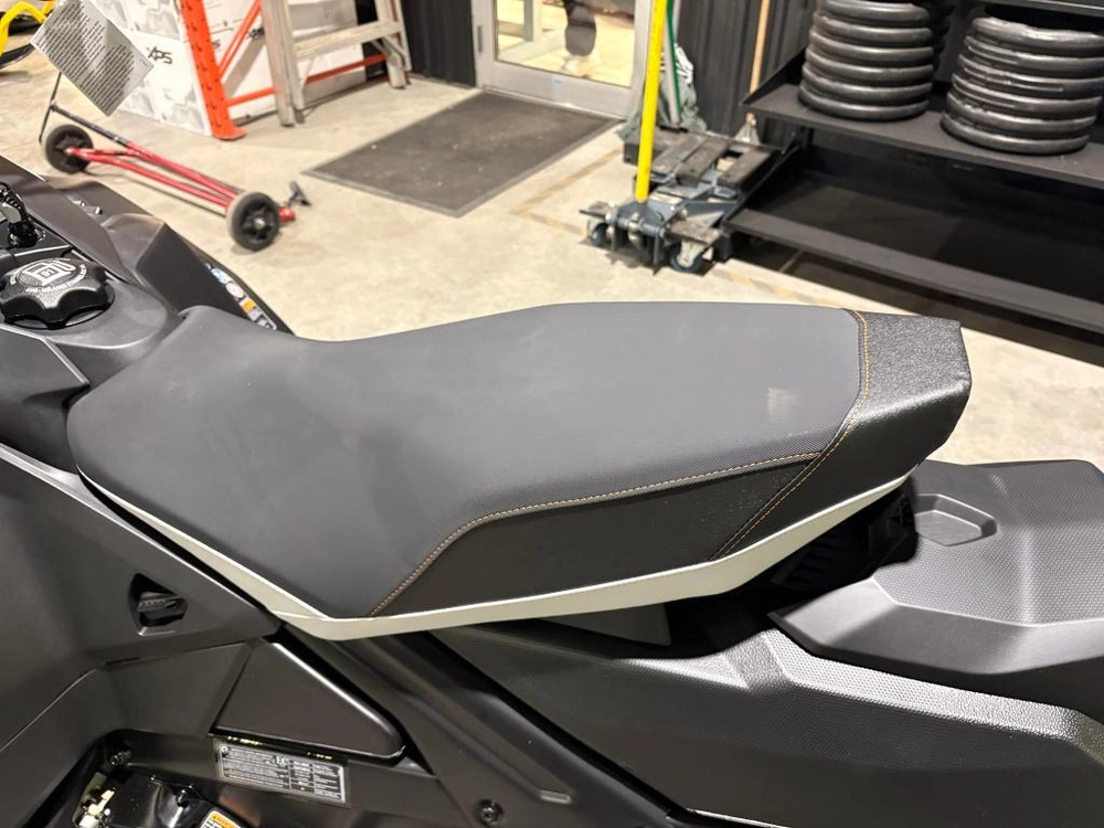 Ski-doo Backcountry Adrenaline (43'') 850 E-tec Storm 150 1.5'' E.s. 2026 alt