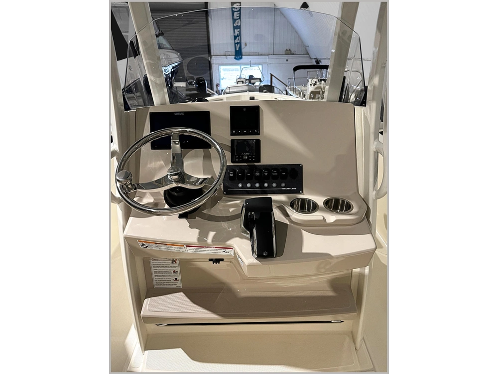 2025 Boston Whaler 220 Dauntless alt