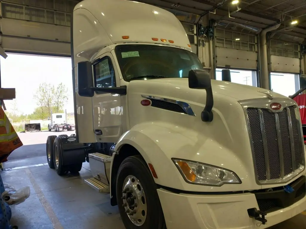 Peterbilt 579  2026