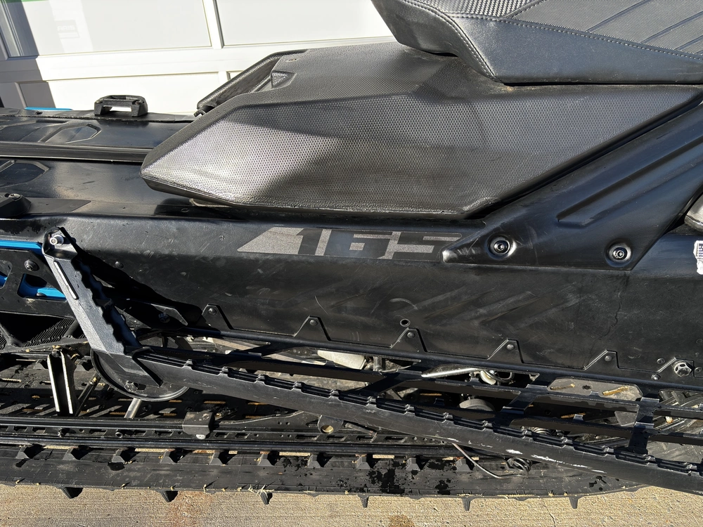 Bombardier Summit X 850 165 2021 alt