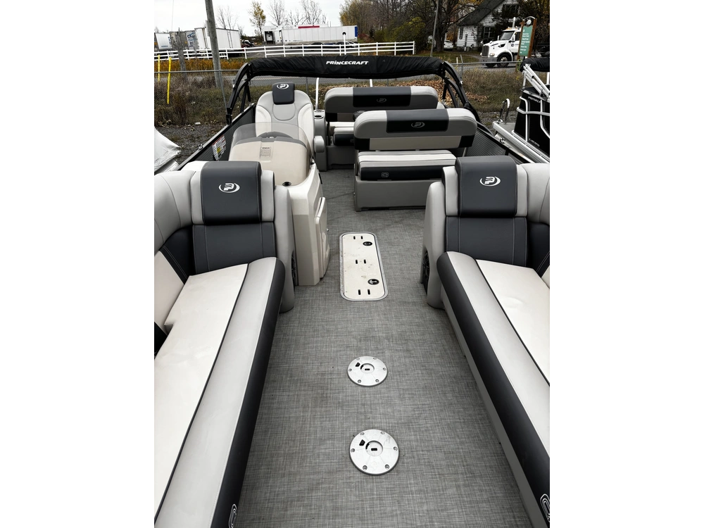 2023 Princecraft Quorum® 25 Rl alt