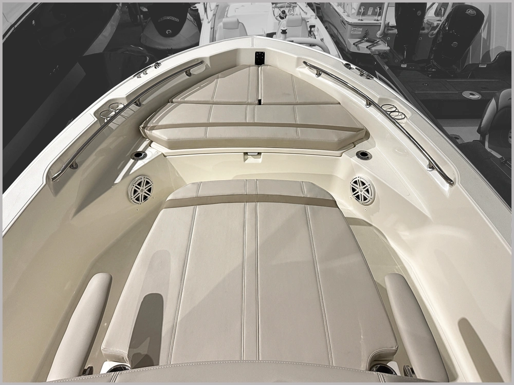 2025 Boston Whaler 220 Dauntless alt