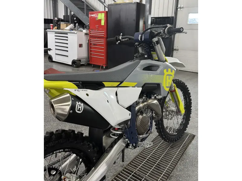 2024 Husqvarna FC 450 thumbnail 9