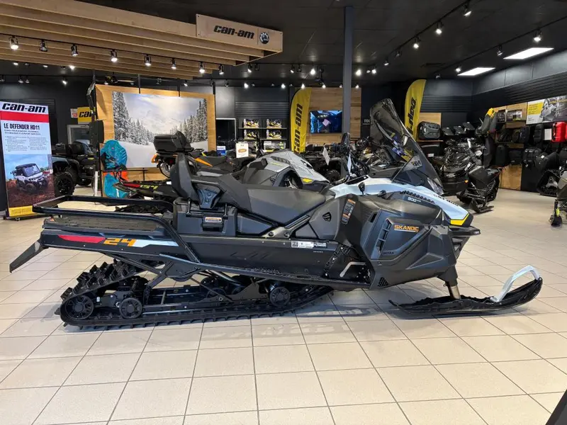 2026 Ski-Doo SKANDIC LE 24'' 900 ACE Silent Cobra 1.5'' E.S.