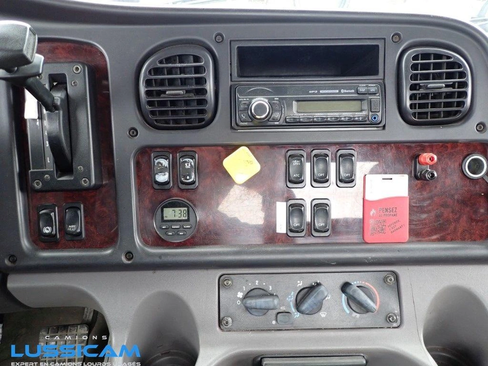 2016 Freightliner S20