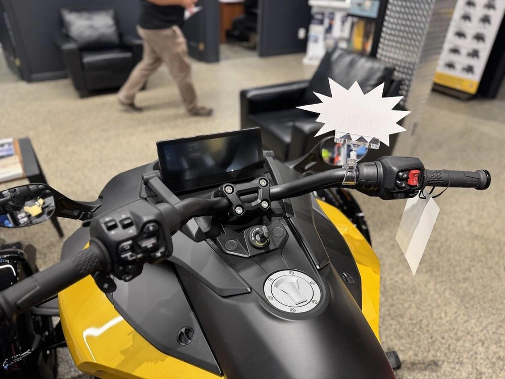 Can-am F3-s 2026 alt