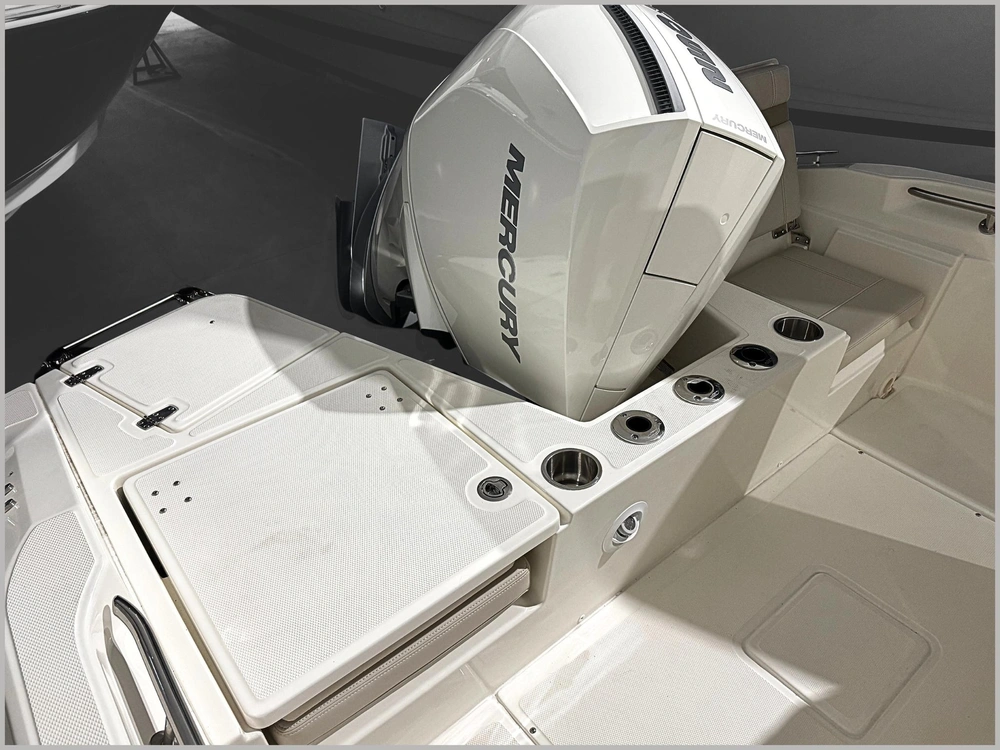 2025 Boston Whaler 220 Dauntless alt