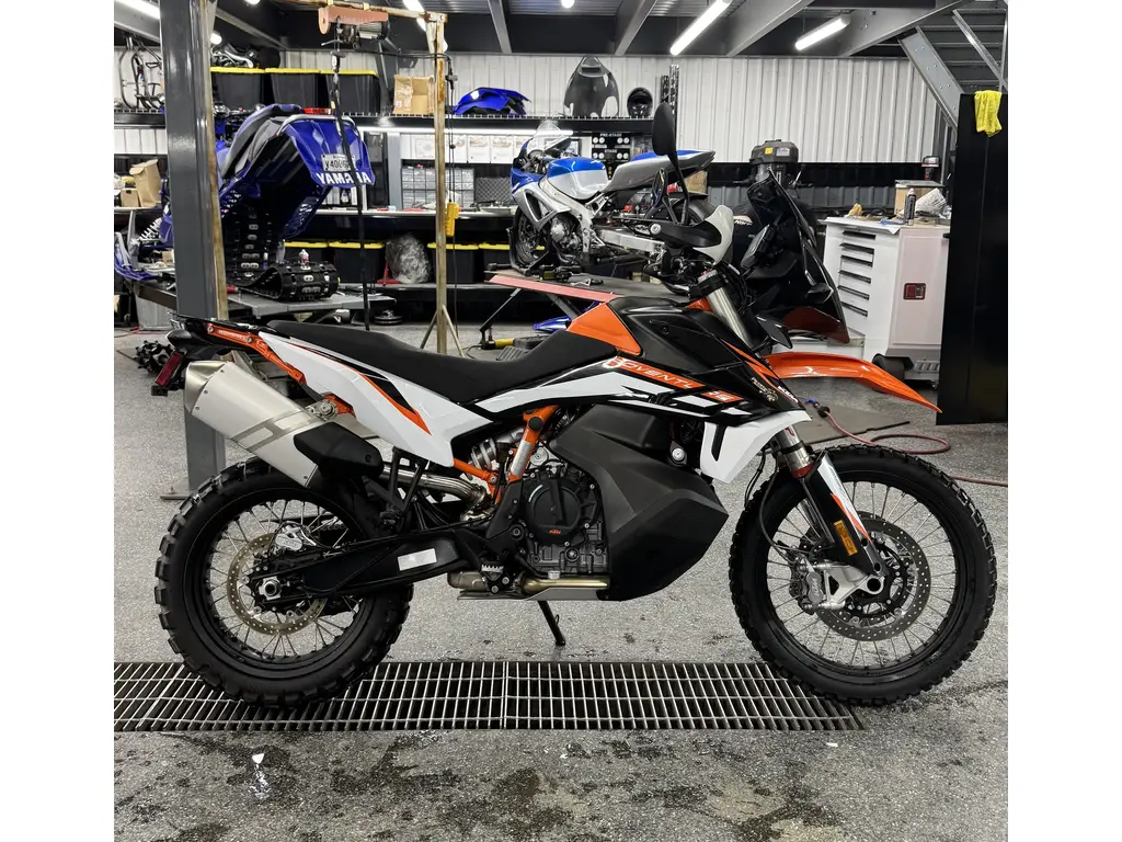 2021 KTM ADV 890 R