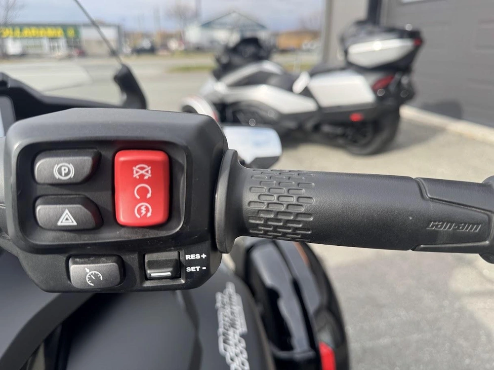 Can-am F3 Limited 2025 alt