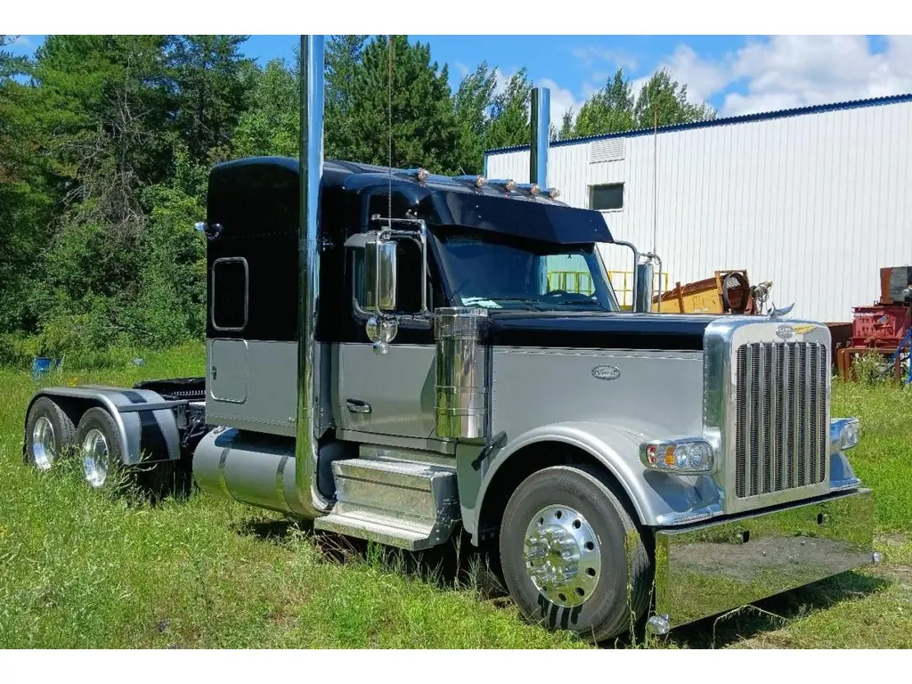 2025 Peterbilt 589 