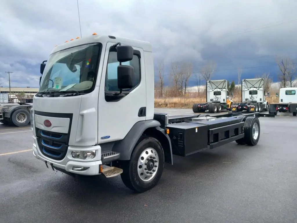 2025 Peterbilt 220EV 