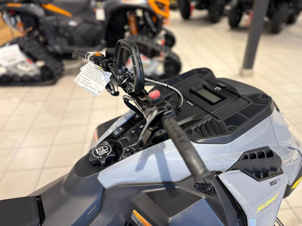 Ski-doo Summit Adr W/ Edge Pkg 154 850 E-tec Powdermax Light Flexedge 2.5'' Shot 2026 alt