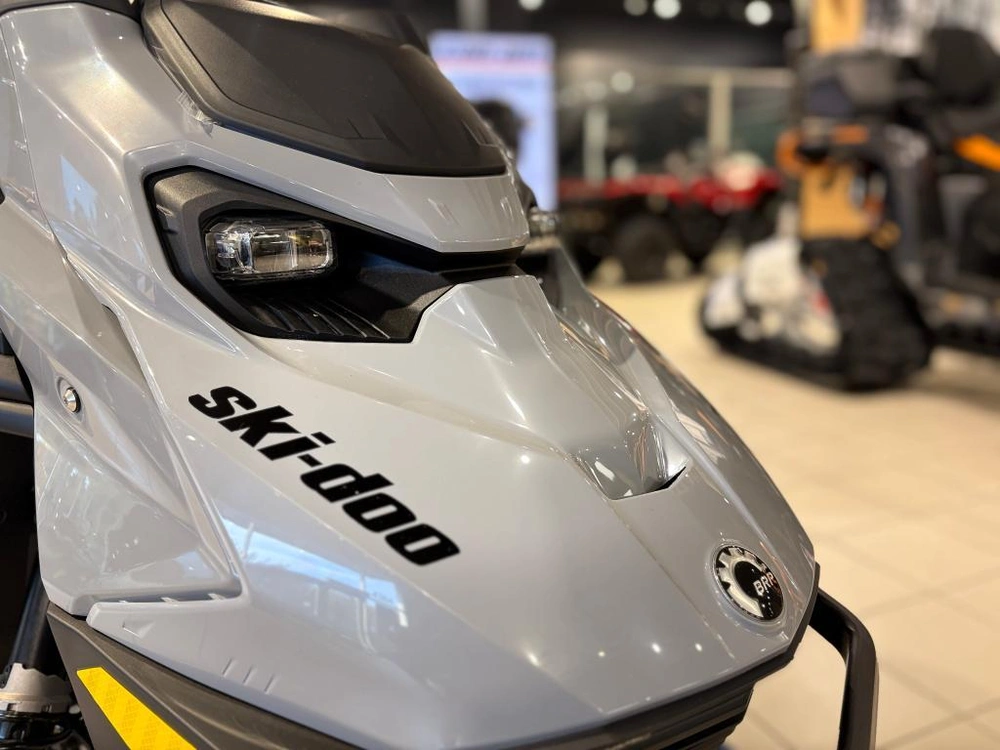 Ski-doo Summit Adr W/ Edge Pkg 154 850 E-tec Powdermax Light Flexedge 2.5'' Shot 2026 alt