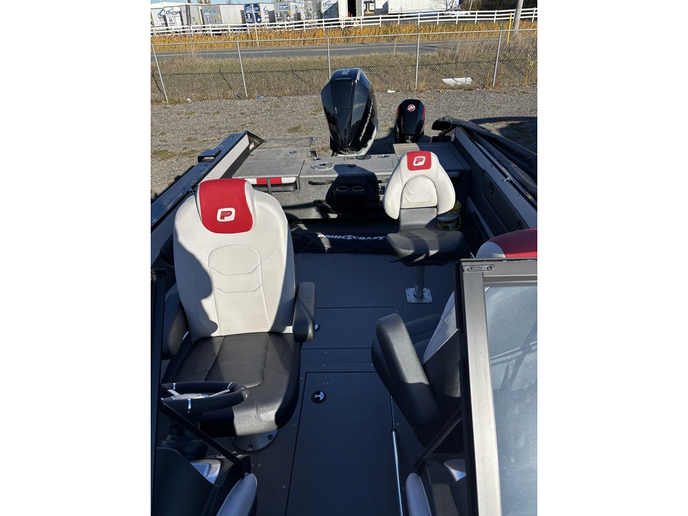 2025 Princecraft Platinum 220 alt