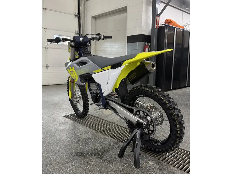2024 Husqvarna FC 450 thumbnail 4