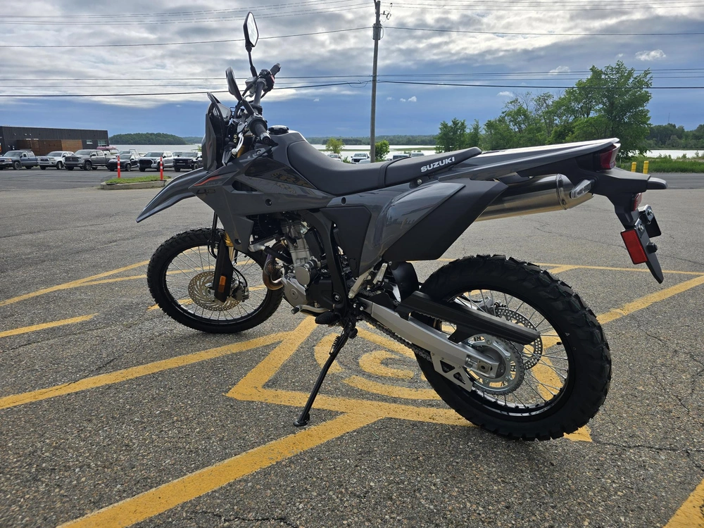 2025 Suzuki Dr-z4s alt
