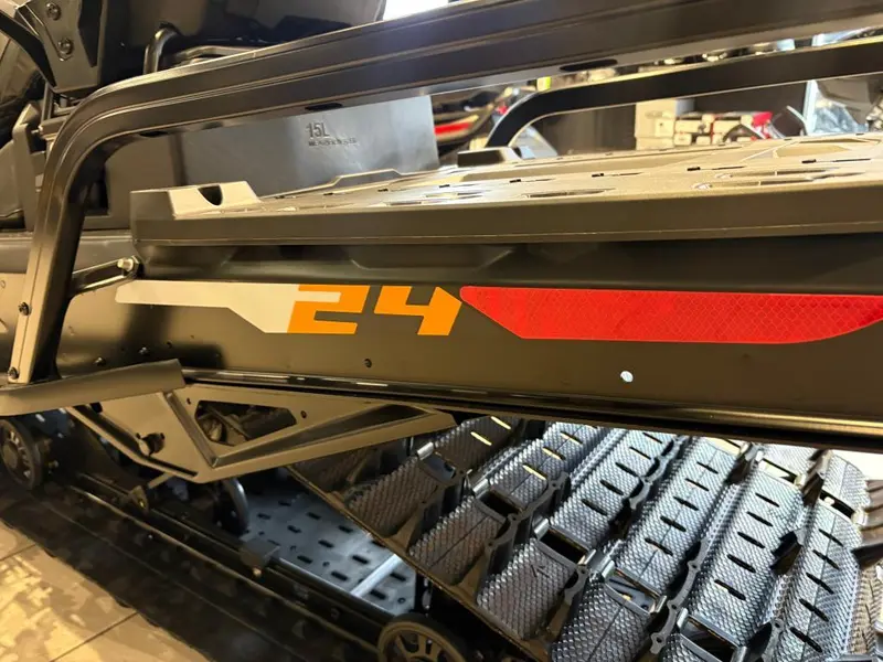 2026 Ski-Doo SKANDIC LE 24'' 900 ACE Silent Cobra 1.5'' E.S.