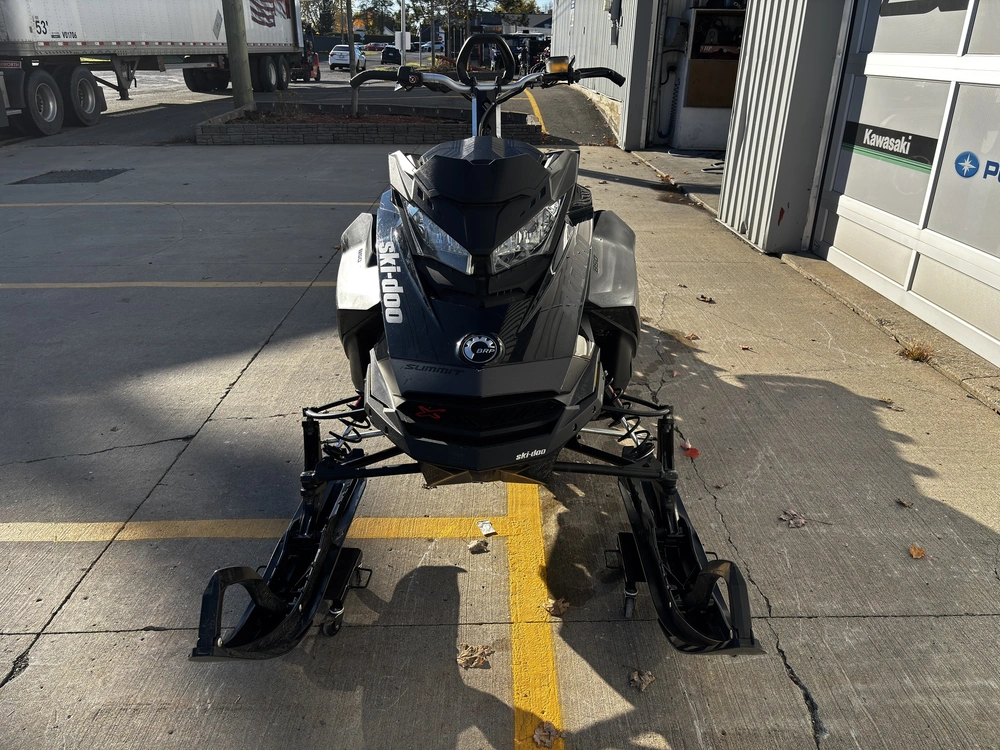 Bombardier Summit X 850 165 2021 alt