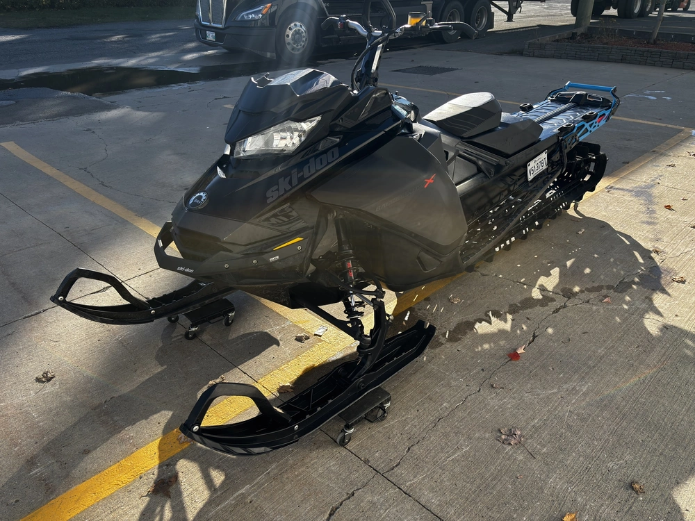 Bombardier Summit X 850 165 2021 alt