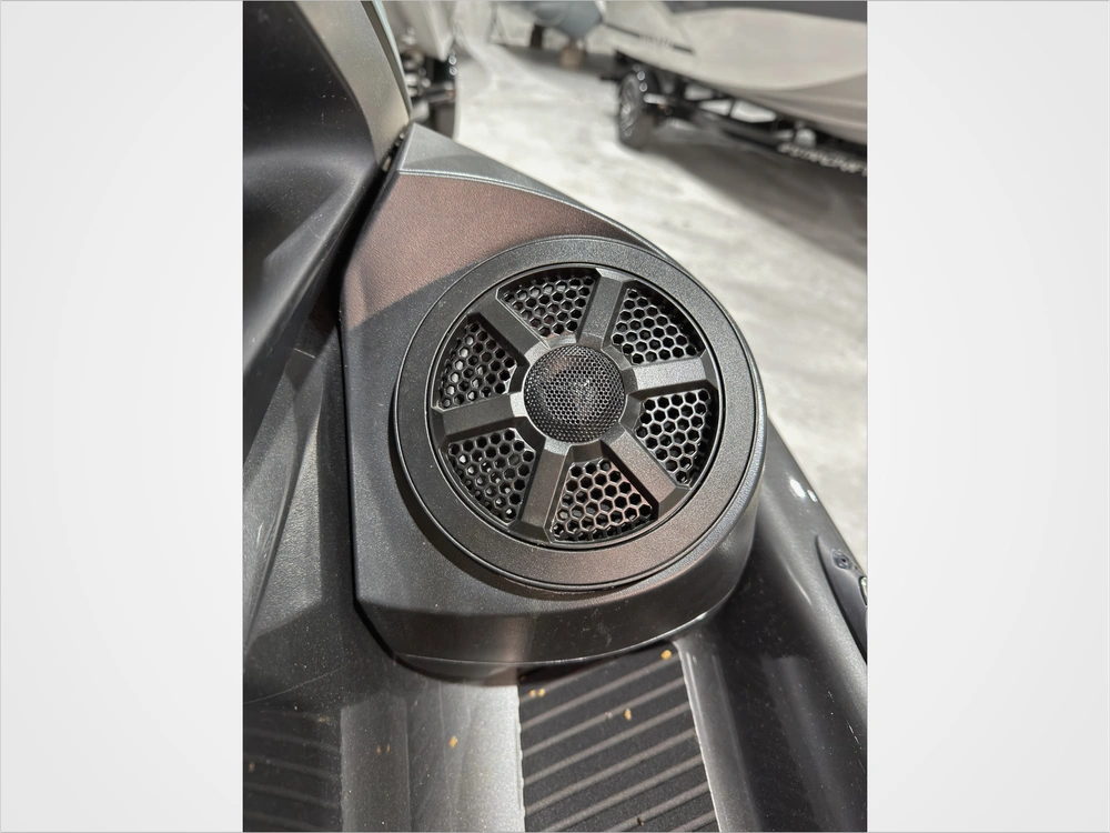 2023 Yamaha Vx Crusier With Audio alt