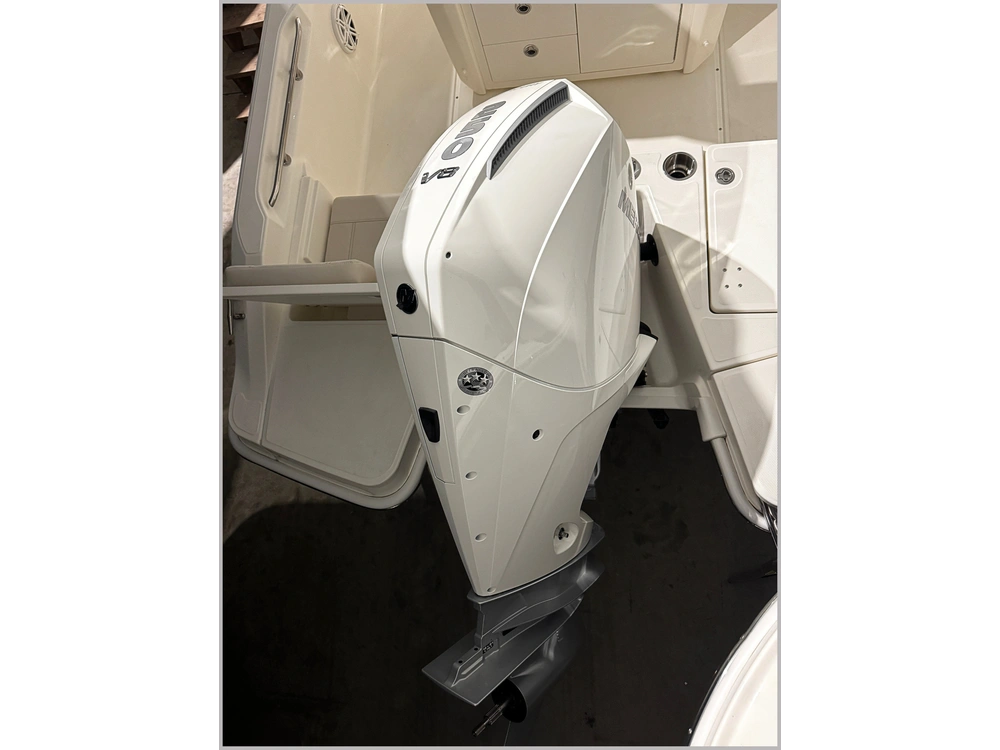2025 Boston Whaler 220 Dauntless alt