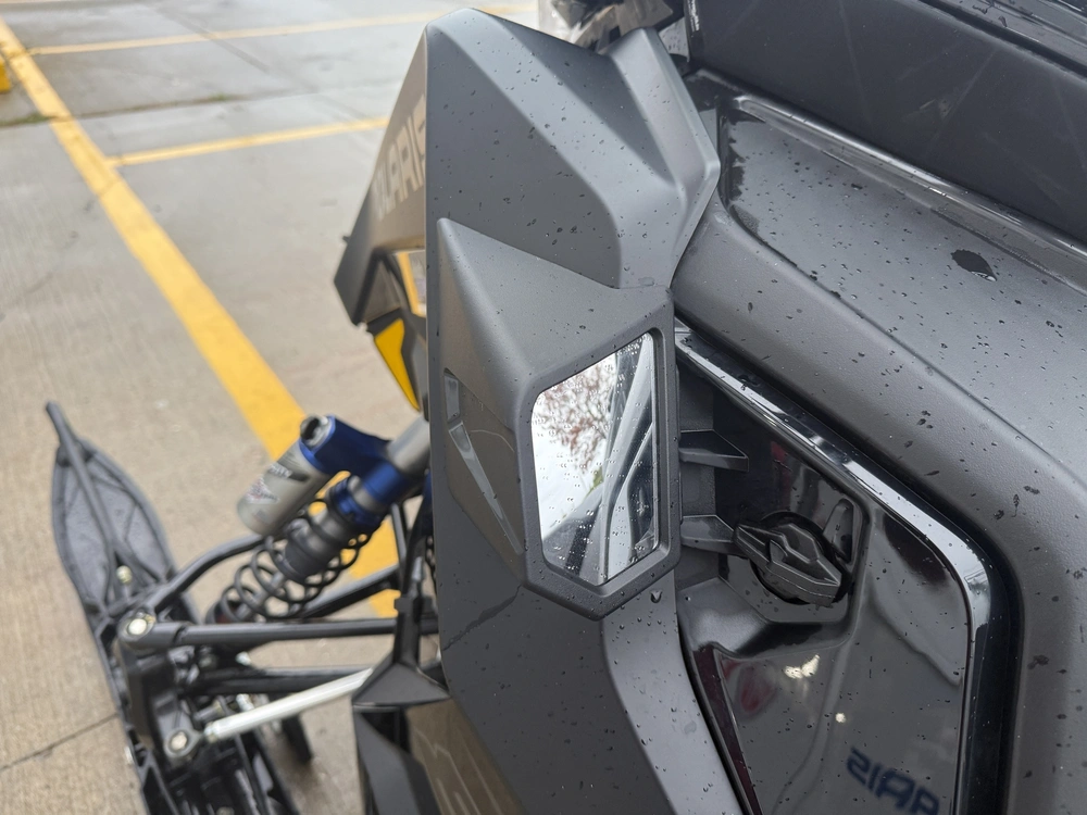 Polaris 850 Indy Vr1 137 2023 alt