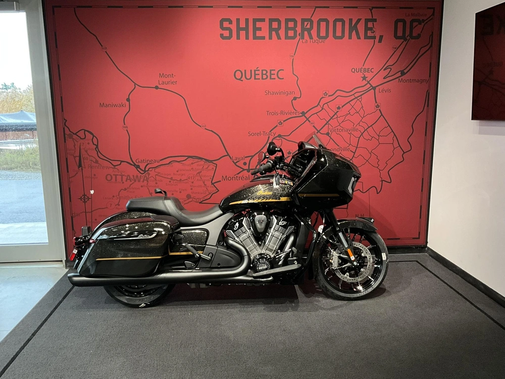 Indian Motorcycle Challenger Dark Horse 112 With Powerband Audio Package 2026 alt