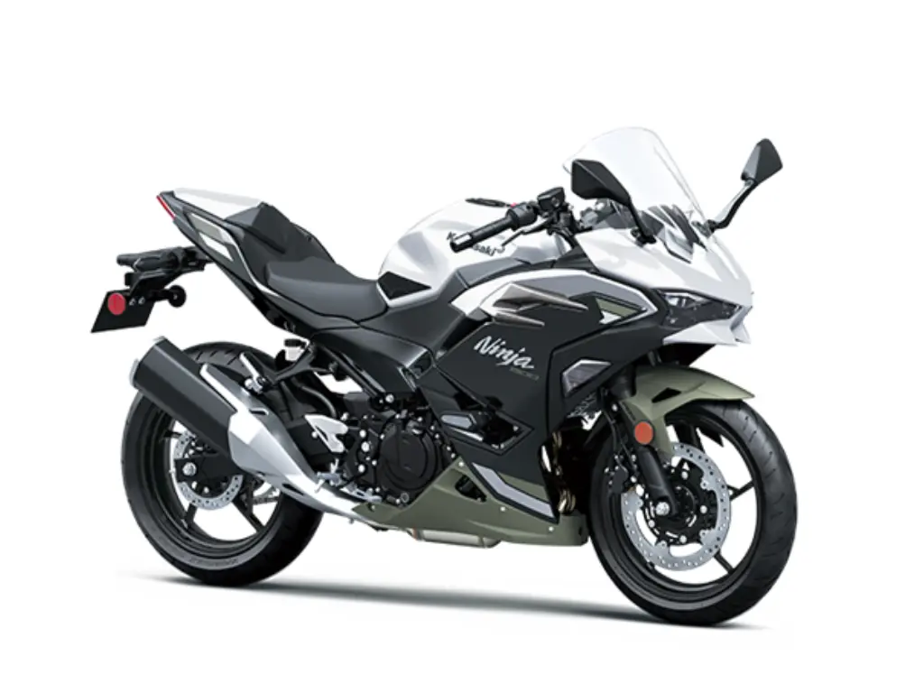 2026 Kawasaki Ninja 500 SE // Pearl Robotic White/Pearl Matte Sage Green 