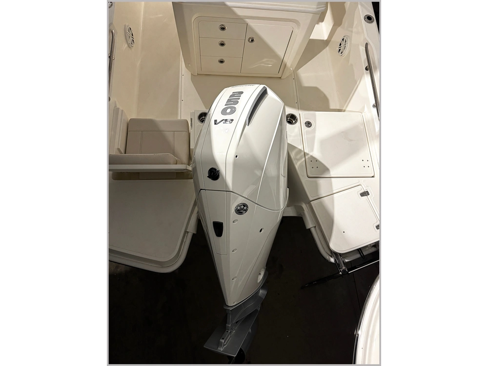 2025 Boston Whaler 220 Dauntless alt