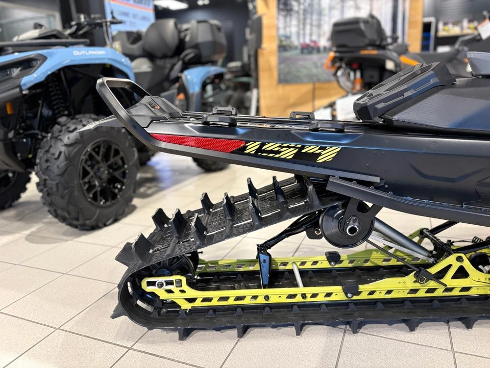 Ski-doo Summit Adr W/ Edge Pkg 154 850 E-tec Powdermax Light Flexedge 2.5'' Shot 2026 alt