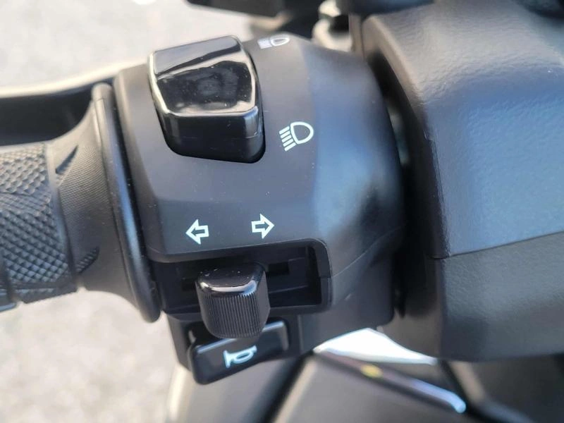 Suzuki Burgman 400 2025 alt