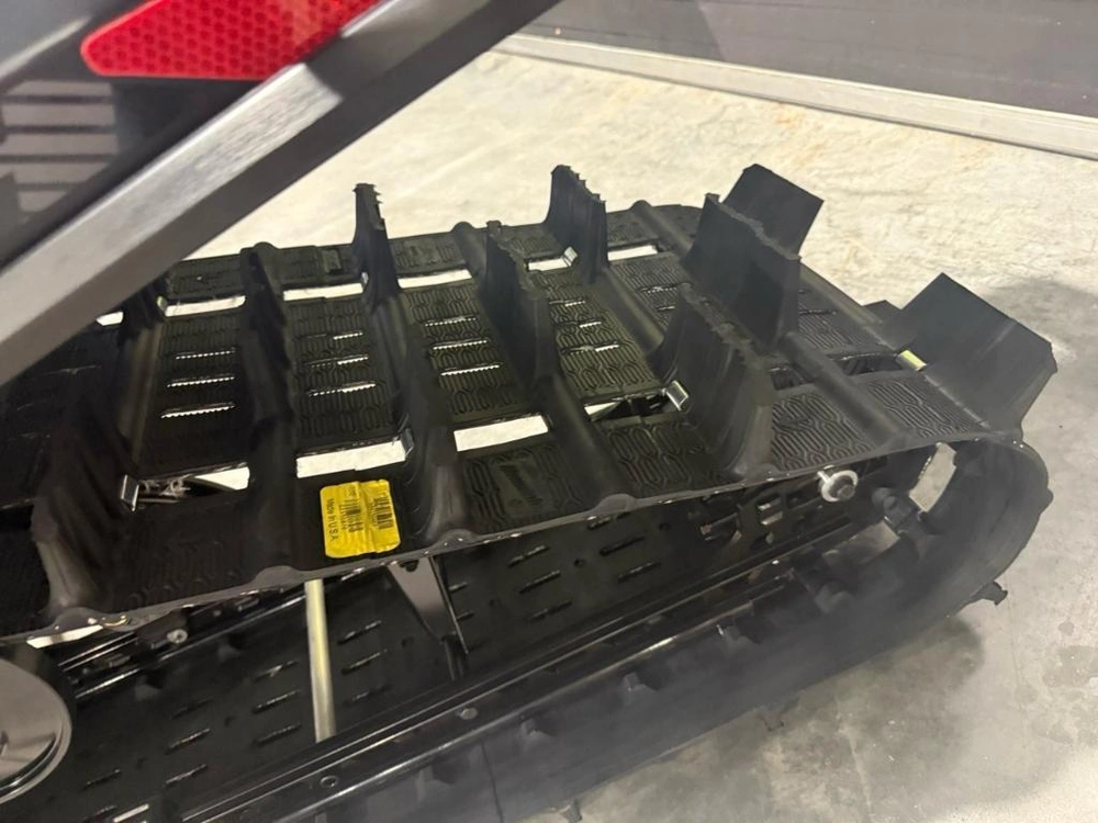 Ski-doo Summit Adr W/ Edge Pkg 154 850 E-tec Powdermax Light Flexedge 2.5'' Shot 2026 alt