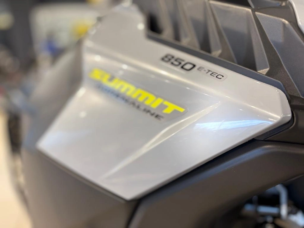 Ski-doo Summit Adr W/ Edge Pkg 154 850 E-tec Powdermax Light Flexedge 2.5'' Shot 2026 alt