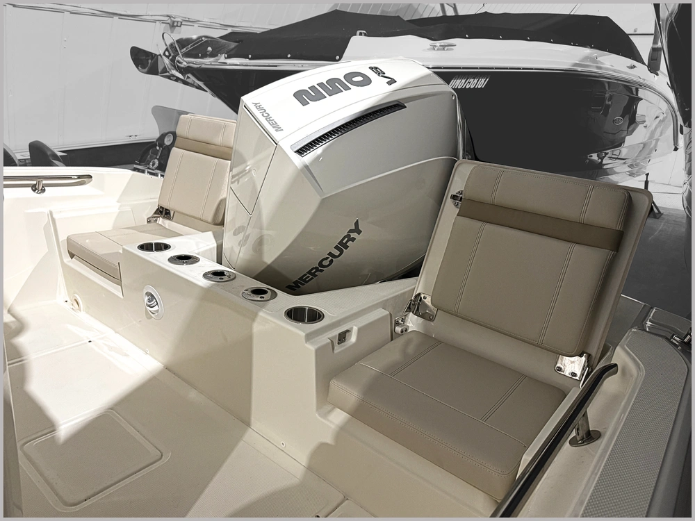 2025 Boston Whaler 220 Dauntless alt