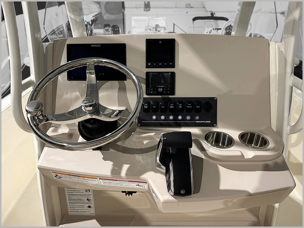 2025 Boston Whaler 220 Dauntless alt