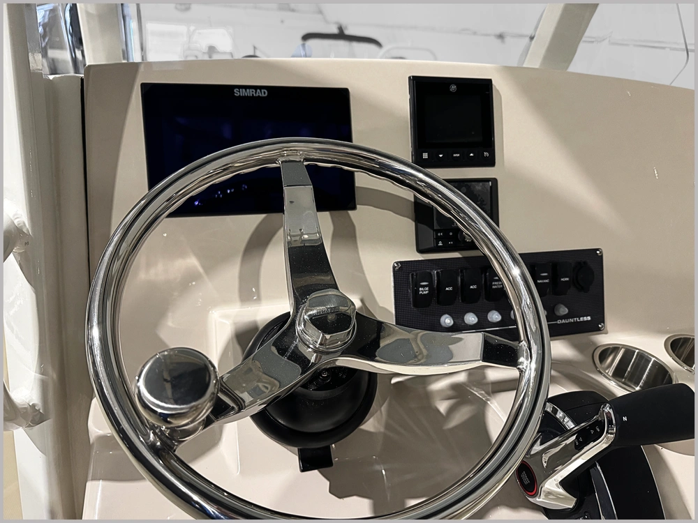 2025 Boston Whaler 220 Dauntless alt