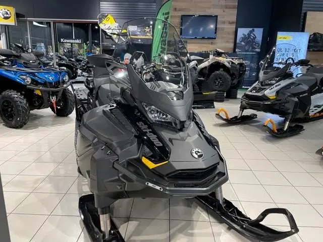 2026 Ski-Doo SKANDIC LE 24'' 900 ACE Silent Cobra 1.5'' E.S.
