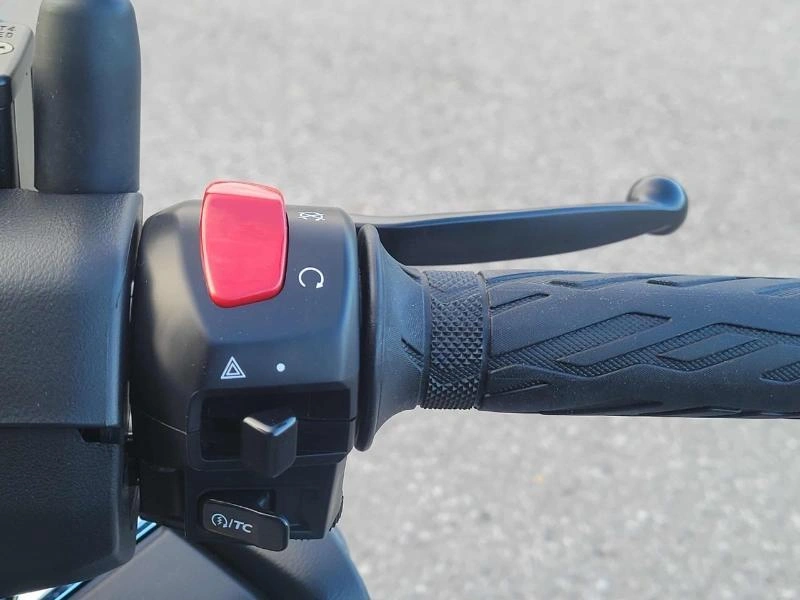 Suzuki Burgman 400 2025 alt