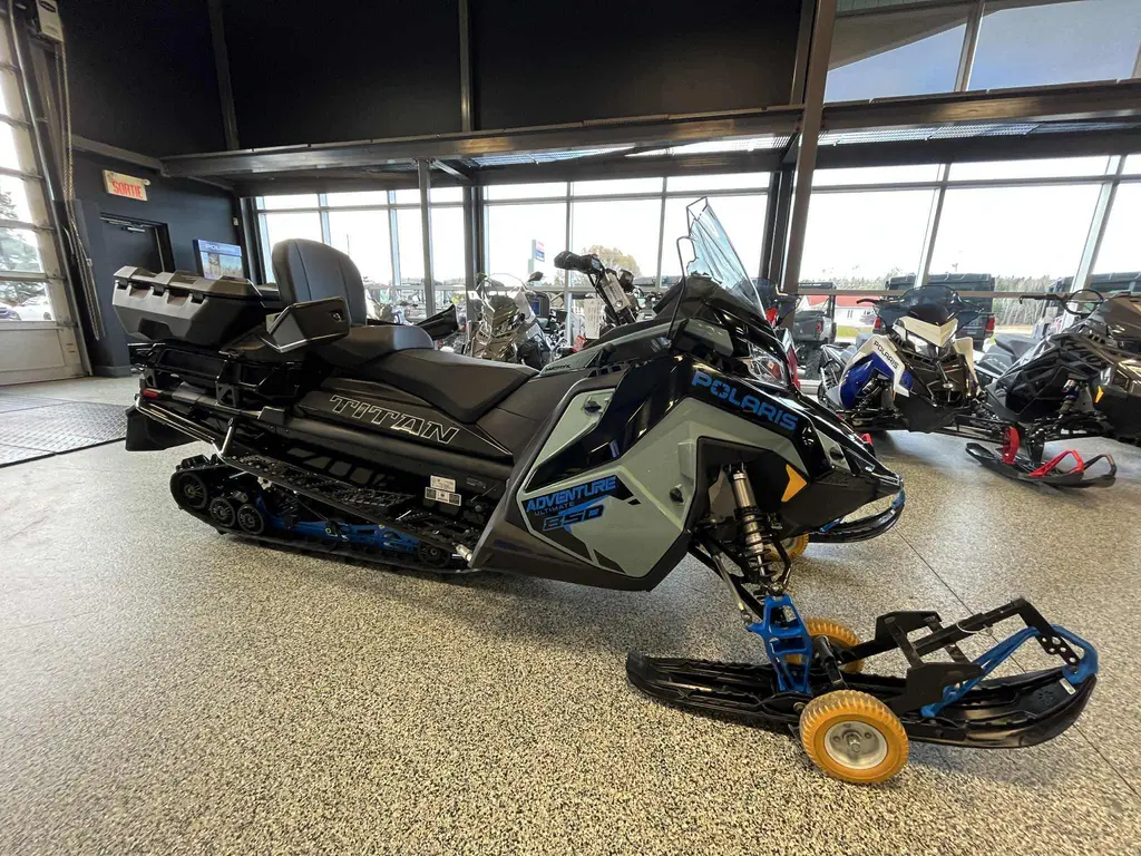 Polaris 850 TITAN ADVENTURE ULTIMATE 2026 - CHENILLE 155X20X1.8''