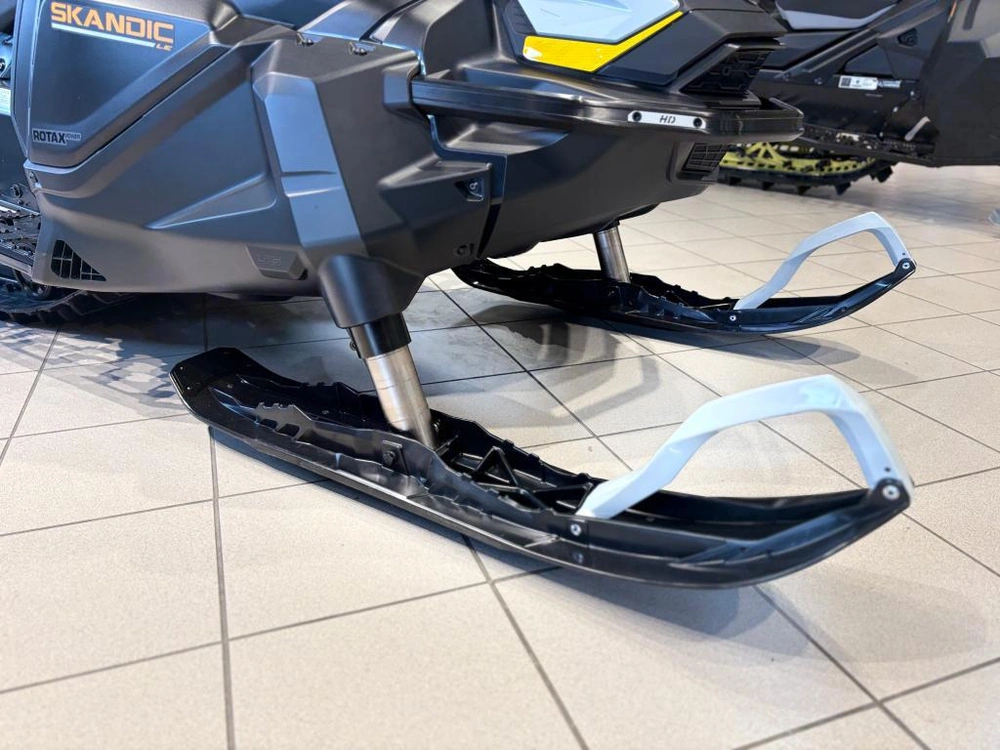 Ski-doo Skandic Le 20'' 600 Efi Silent Cobra 1.5'' E.s. 2026 alt
