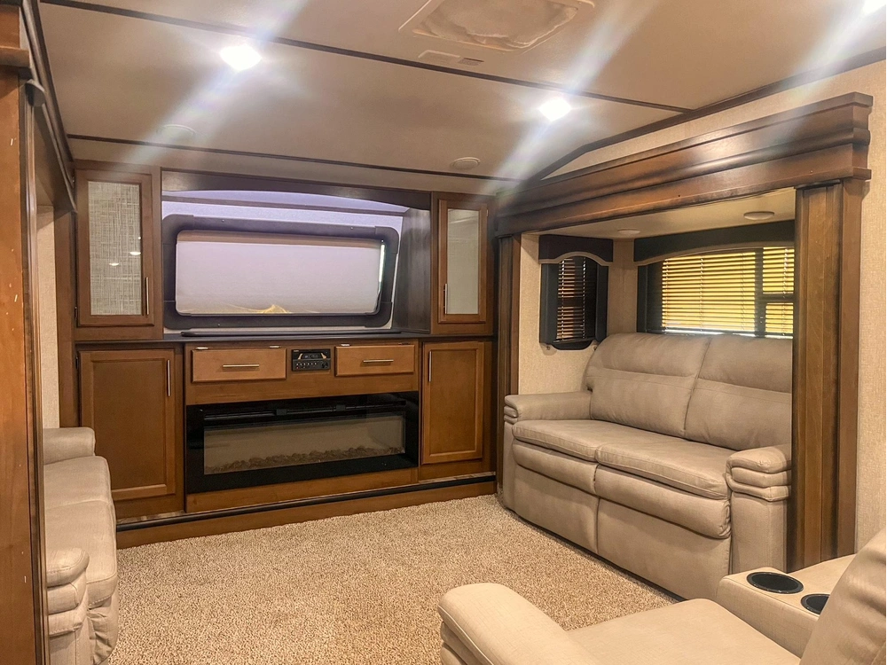 2019 Keystone Rv Cougar 367fls alt